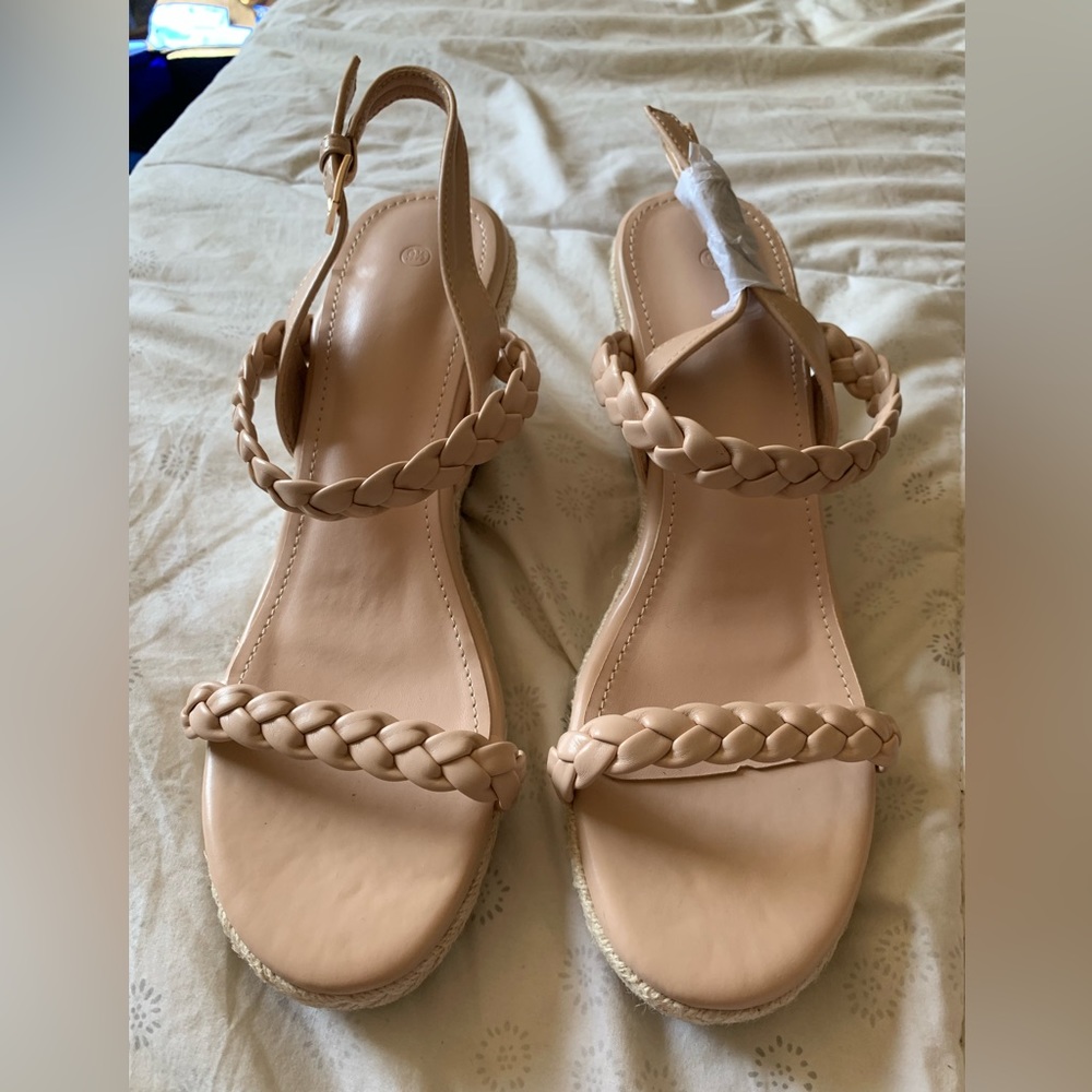 W9.5 New beige strap heel sandals